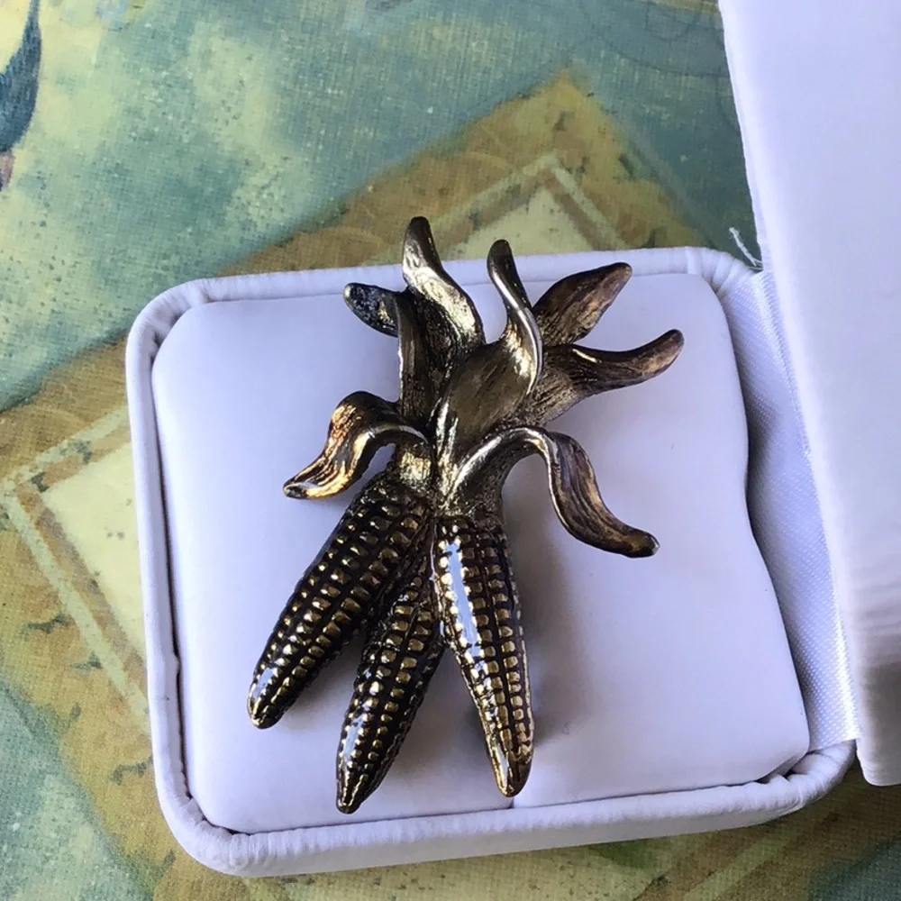 Brooch Harvest Time  Vintage corn cob stalk detailed Kernals